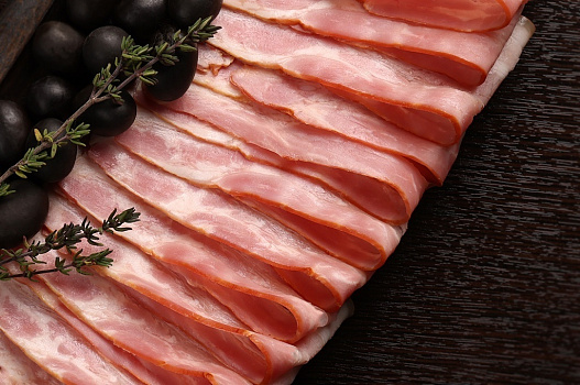 Грудинка Нежная варёно-копченая нарезка ~500г от магазина Окраина